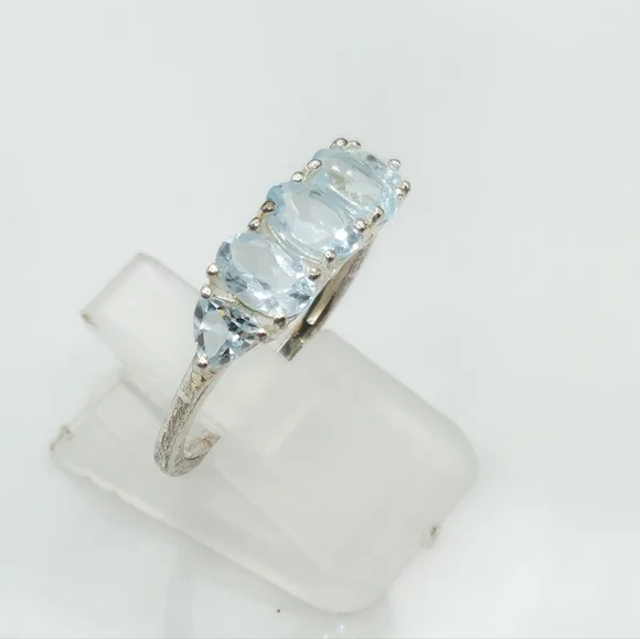 NWOT Genuine Sky Blue Topaz 5 Stone Ring - Picture 3 of 8